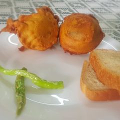 A picture of Vada pav.