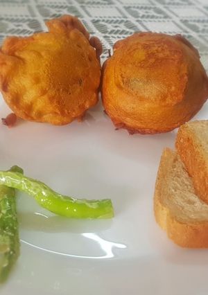 A picture of Vada pav.