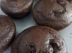 Una foto de Cupcakes de cacao y arándanos deshidratados 🥰