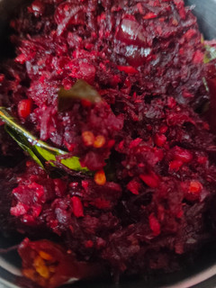 பீட்ரூட் பொரியல்(beetroot poriyal recipe in tamil) செய்முறை முக்கிய புகைப்படம்
