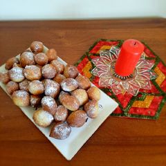 A picture of Deep fried dumplings.