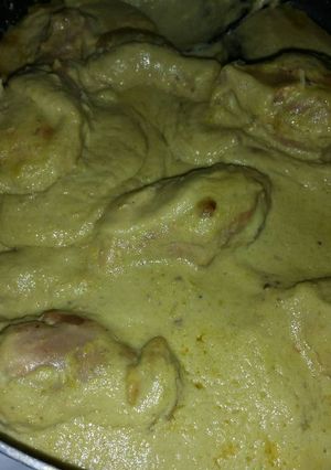 A picture of Creamy green chicken/pollo en crema.