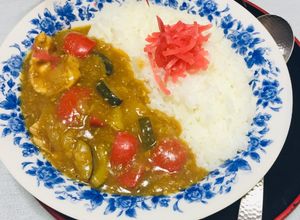 Una foto de Japanese kare Raisu Express o Arroz con Curry en olla arrocera!