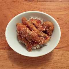 Una foto de Pollo a la naranja al estilo Thai