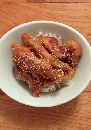 Una foto de Pollo a la naranja al estilo Thai