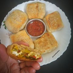 Crispy stuffed flatbread A picture of Crispy stuffed flatbread.