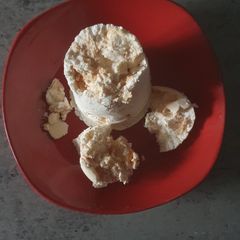 A picture of Meringue Ice-cream.
