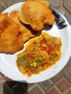 A picture of Pateera and veggies sauce.