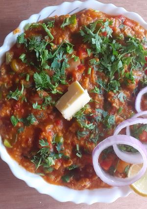 A picture of Masala Oats Mumbai Pav bhaji style.