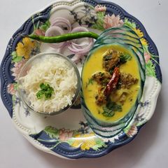 A picture of Punjabi Soya-Veggie Pakoda Kadi Platter.