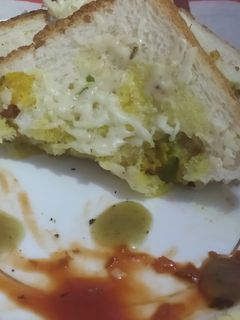 आलू का सैंडविच (Aloo ka sandwich recipe in Hindi) रेसिपी मुख्य फोटो