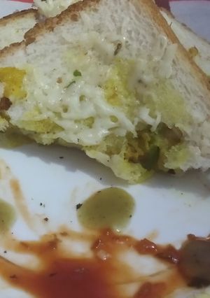 आलू का सैंडविच (Aloo ka sandwich recipe in Hindi) रेसिपी मुख्य फोटो