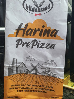 Una foto de Pre pizza con 500 gr harina especial Hildebrand para