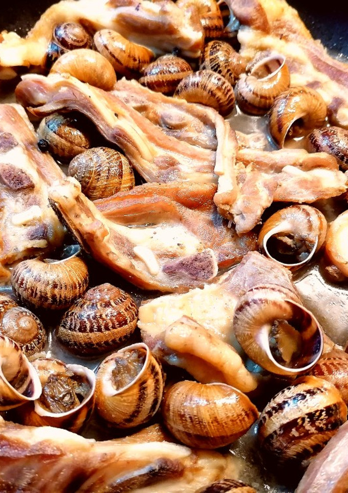 Una foto de Cuello de cordero guisado con caracoles