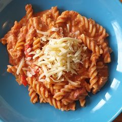 A picture of One pot creamy chicken pasta.