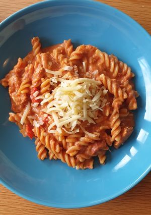 A picture of One pot creamy chicken pasta.