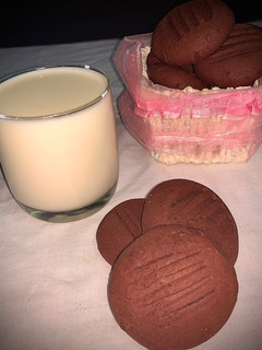 சாக்லேட் பிஸ்கட் (Chocolate biscuit recipe in tamil) செய்முறை முக்கிய புகைப்படம்