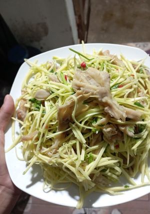 Hình của món Gỏi xoài chân vịt rút xương.