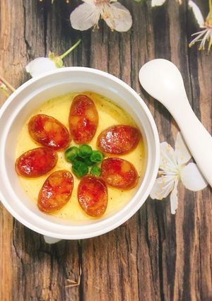 Hình của món Trứng hấp lạp xưởng đậu Hà Lan.