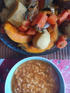 Una foto de Sopa de verduras y fideos