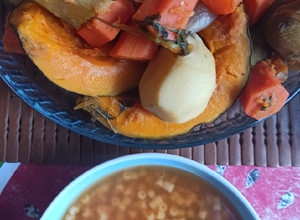 Una foto de Sopa de verduras y fideos