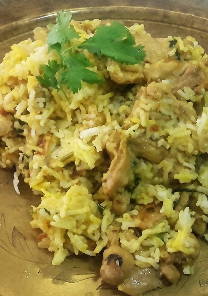 Una foto de Biryani de pollo / Chicken biryani