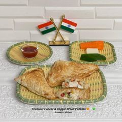 A picture of Healthy Tricolour Paneer & Veggie Bread Pockets 🧡🤍💚.