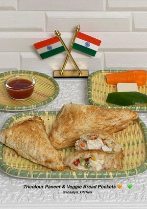 A picture of Healthy Tricolour Paneer & Veggie Bread Pockets 🧡🤍💚.