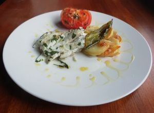 Foto principal de Cherne (pescado canario) al horno con base de papa