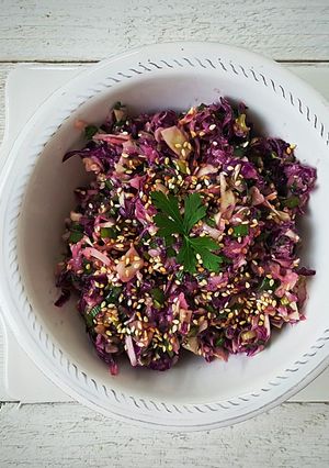 Tahinis káposztasaláta (vegán) recept fotója
