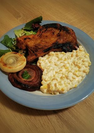 Grillen sült oldalas, majonézes kukoricasalátával 🍖🌽 recept fotója