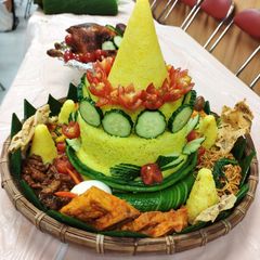 A picture of Nasi Kuning (Yellow Rice).