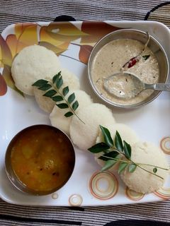 इडली सांबर (Idli sambar recipe in Hindi) रेसिपी मुख्य फोटो