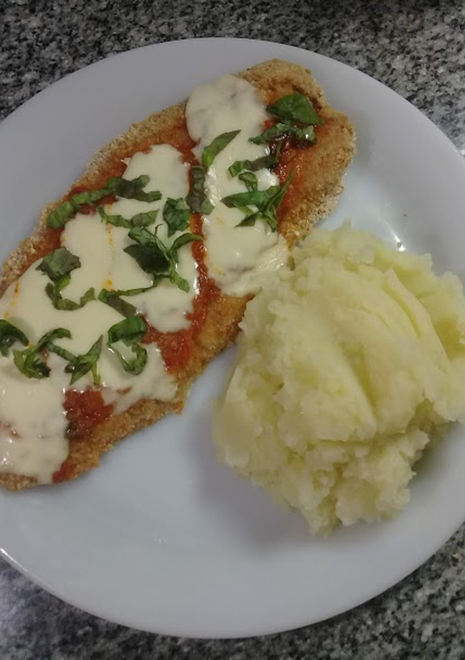 Una foto de Milanesa de pescadilla a la napolitana