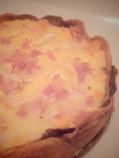 Foto principal de Tarta de queso y bacon con base de patatas