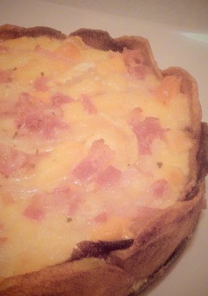 Foto principal de Tarta de queso y bacon con base de patatas