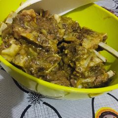 A picture of Mutton in green sauce.