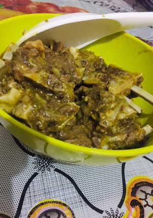 A picture of Mutton in green sauce.