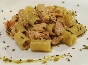 Foto di Mezze Maniche con Salmone e Pesto alla Genovese