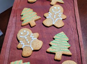 Una foto de Galletas de Jengibre/ Gingerbread cookies
