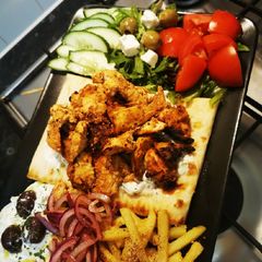 A picture of Chicken Gyros.