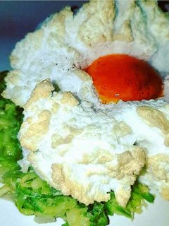 Foto di È nato prima l'uovo o... Il fiore?!?!