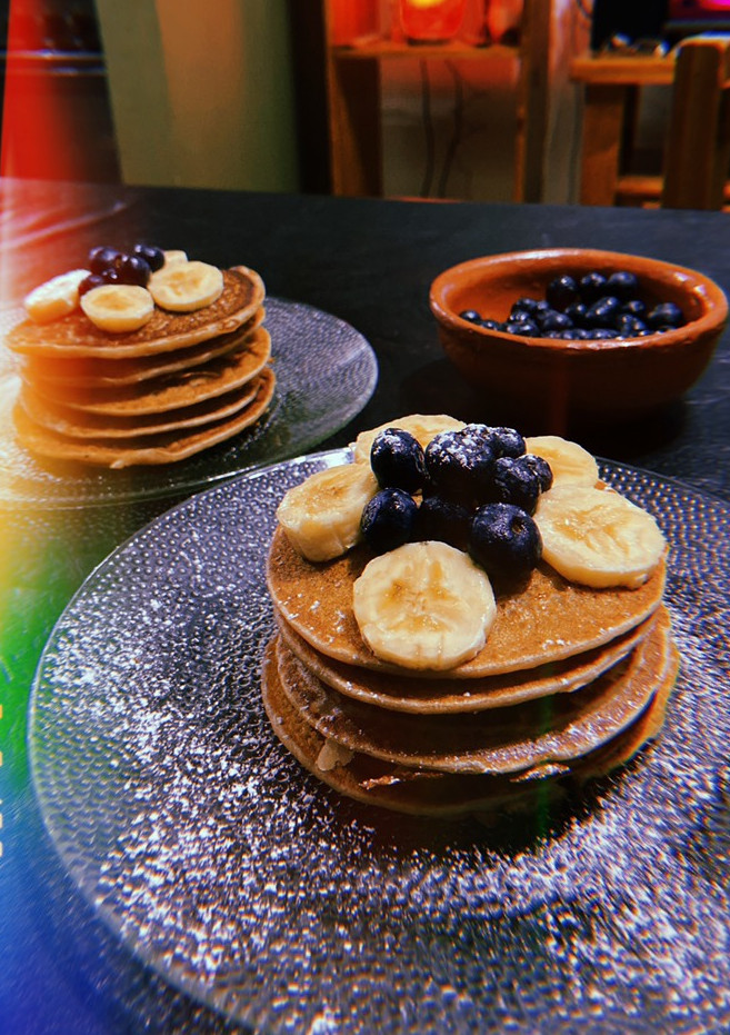Una foto de Pancakes veganos y sin gluten, sin azúcar