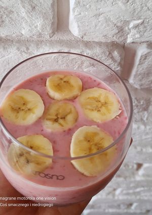 Zdjęcie przepisu ,,Mrożony jogurt truskawkowy z bananem,,.