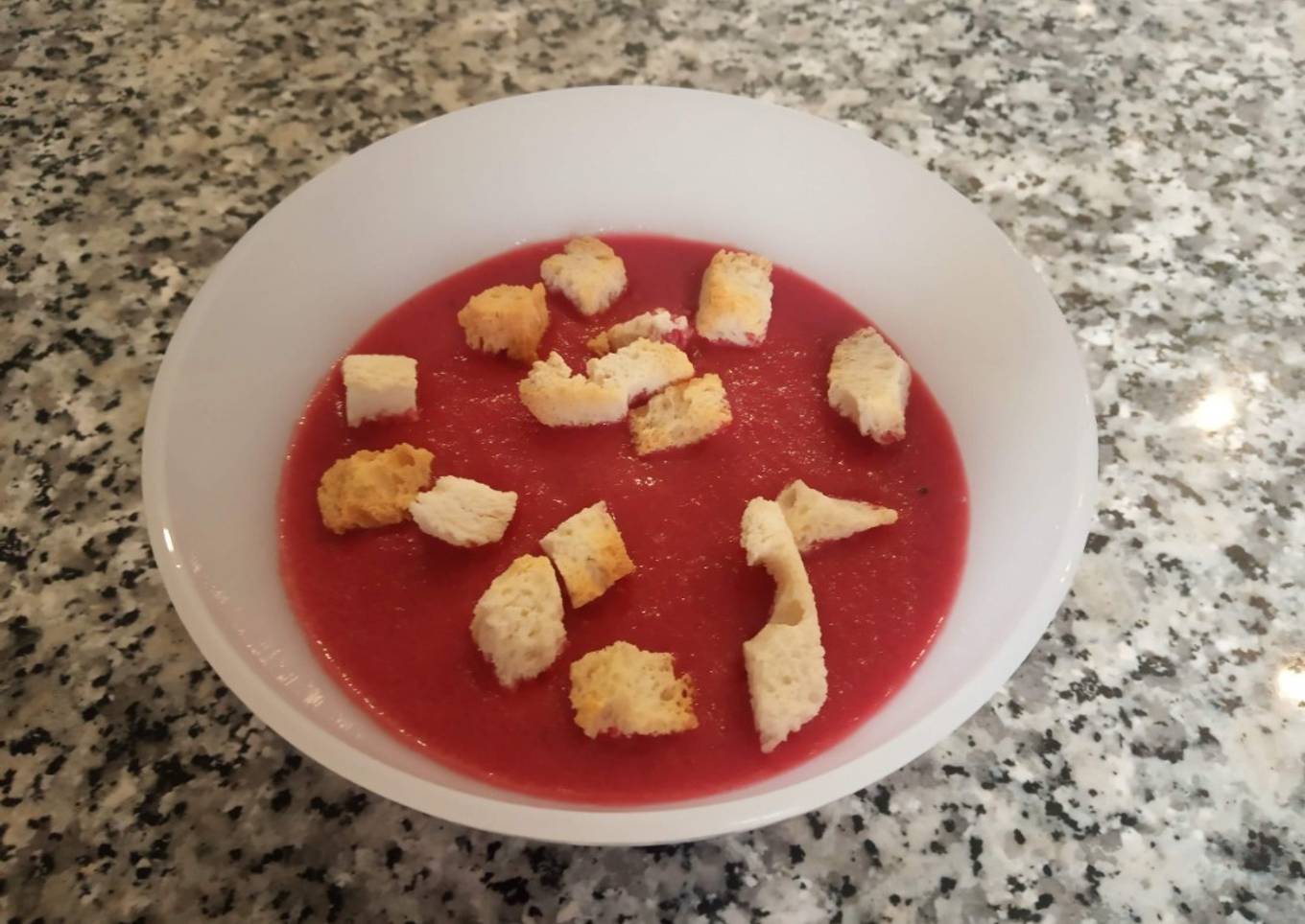 Gazpacho o crema de remolacha fría