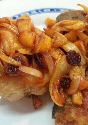 Foto principal de Merluza con salsa de manzana y pasas