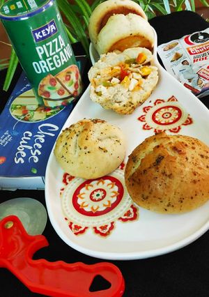 পিজ্জা- বম্ব(Pizza bomb recipe in bengali) রেসিপির প্রধান ছবি