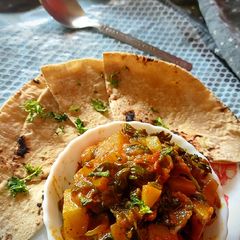 A picture of Lasooni Aloo Palak.