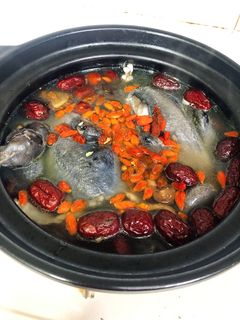 Hình của món Gà ác hầm thuốc Bắc bổ dưỡng.