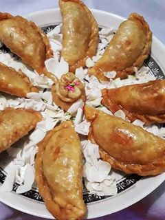 मावा गुजिया (Mawa gujiya recipe in Hindi) रेसिपी मुख्य फोटो